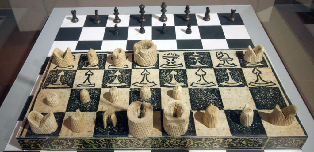 Museo archeologico di Venafro - pezzi degli scacchi in osso